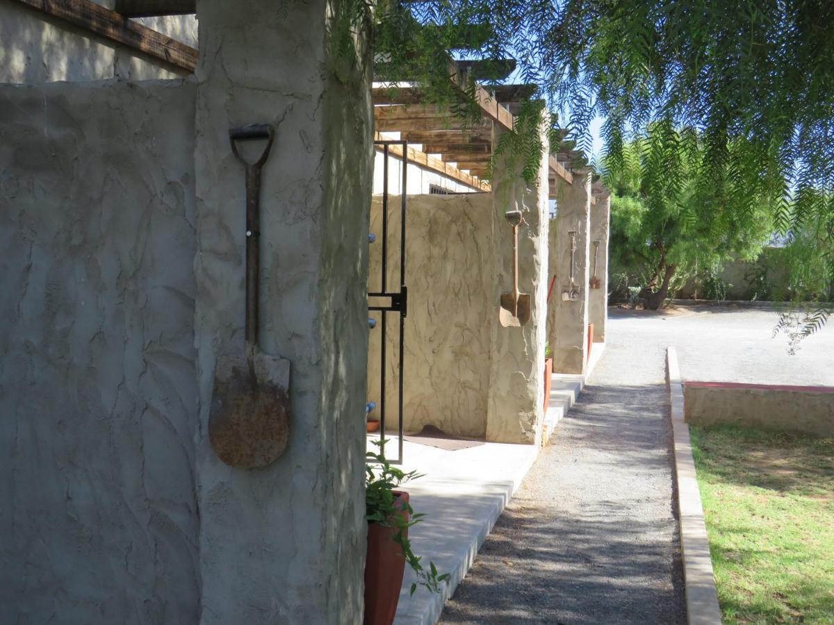 Die Windpomp Gastehuis Beaufort West Exterior photo
