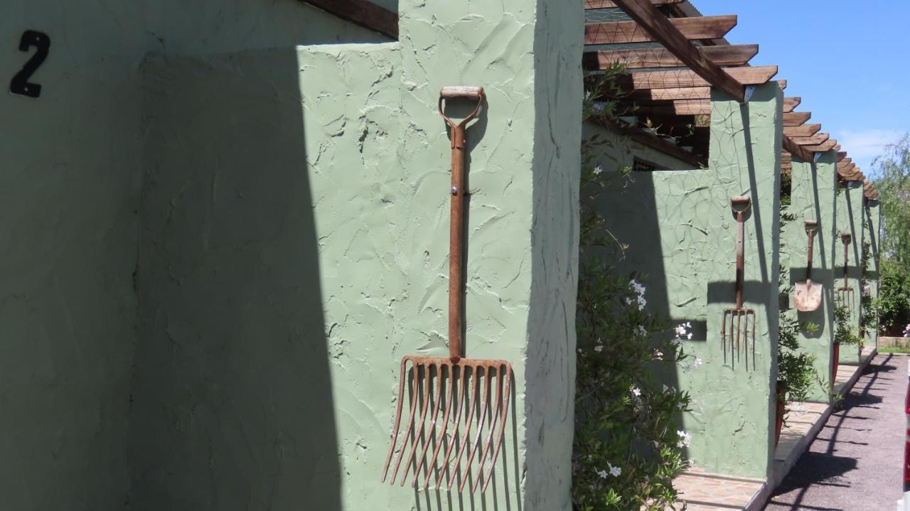 Die Windpomp Gastehuis Beaufort West Exterior photo